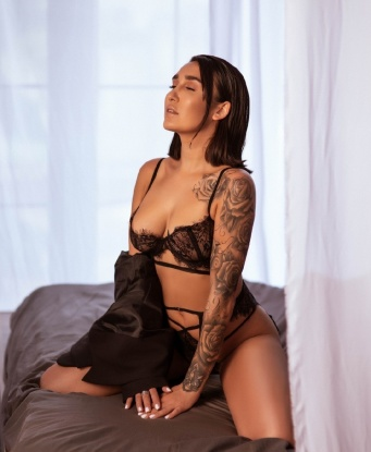 💋 Мое имя - *креативная Виктория* и я готова подарить тебе незабываемые мгновения удовольствия. 💫
Обладая многолетним опытом, я смогла выработать свой уникальный стиль обслуживания. Я предлагаю встретиться в уютном и безопасном месте, где ты можешь расслабиться и насладиться моим присутствием. 🌅
Мои услуги включают классический секс, оральный секс, ролевые игры, стриптиз и многое другое. Разнообразие, на которое ты не сможешь устоять! 💥
Мои отзывы говорят сами за себя - мои клиенты в восторге от нашей встречи. Ты можешь ознакомиться с ними ниже, чтобы убедиться в том, что я *лучшая в своем деле*. 💯
Я могу отправить тебе пару моих фотографий, чтобы ты оценил мою внешность, прежде чем принять решение о встрече. 📸
Нежная, опытная и креативная - вот я, твоя идеальная спутница, которая готова реализовать твои самые сокровенные фантазии. 🔥
Сделай шаг к незабываемому опыту и свяжись со мной прямо сейчас. Я уже не могу дождаться, чтобы быть рядом с тобой! 💞 Евгения