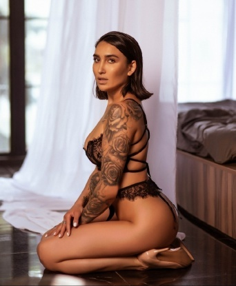 💋 Мое имя - *креативная Виктория* и я готова подарить тебе незабываемые мгновения удовольствия. 💫
Обладая многолетним опытом, я смогла выработать свой уникальный стиль обслуживания. Я предлагаю встретиться в уютном и безопасном месте, где ты можешь расслабиться и насладиться моим присутствием. 🌅
Мои услуги включают классический секс, оральный секс, ролевые игры, стриптиз и многое другое. Разнообразие, на которое ты не сможешь устоять! 💥
Мои отзывы говорят сами за себя - мои клиенты в восторге от нашей встречи. Ты можешь ознакомиться с ними ниже, чтобы убедиться в том, что я *лучшая в своем деле*. 💯
Я могу отправить тебе пару моих фотографий, чтобы ты оценил мою внешность, прежде чем принять решение о встрече. 📸
Нежная, опытная и креативная - вот я, твоя идеальная спутница, которая готова реализовать твои самые сокровенные фантазии. 🔥
Сделай шаг к незабываемому опыту и свяжись со мной прямо сейчас. Я уже не могу дождаться, чтобы быть рядом с тобой! 💞 Евгения
