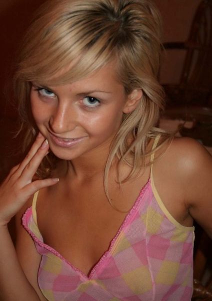 💋 Опыт и определенные навыки позволяют мне стать идеальным компаньоном для тебя. Я живу в Москве и готова предложить тебе самые разнообразные услуги: от страстного эскорта до сексуальных массажей. 🌟 Со мной ты окажешься в центре внимания, ведь я умею создавать настоящую атмосферу соблазна и удовольствия. ❣️ У меня есть множество положительных отзывов, которые подтверждают мою профессиональность и умение доставлять удовольствие. Посмотри на мои фото и убедись в этом сам! 😉 Если ты готов окунуться в мир страсти и наслаждения, то не медли, свяжись со мной прямо сейчас! 💕 Александра